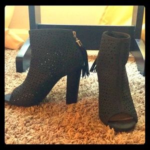 Just Fab Gray open toed wedges